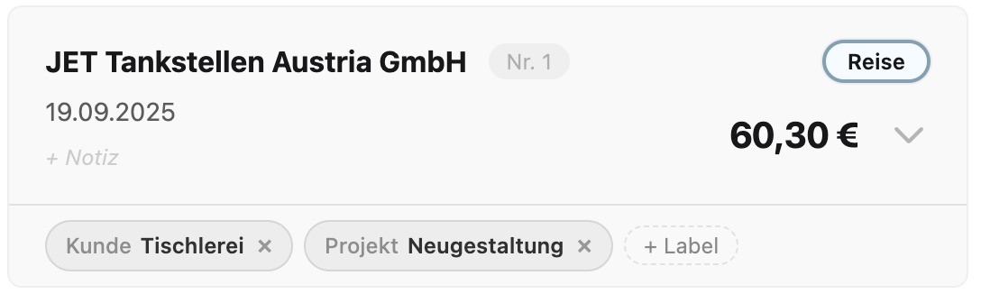 Labels auf einer Belegkarte: Kunde und Projekt direkt sichtbar